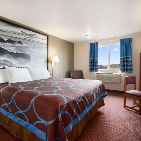 ซูเปอร์ 8 บาย วินด์แฮม เบลิลงแฮม แอร์พอร์ต/เฟิร์นเดล Hotel ภายนอก รูปภาพ