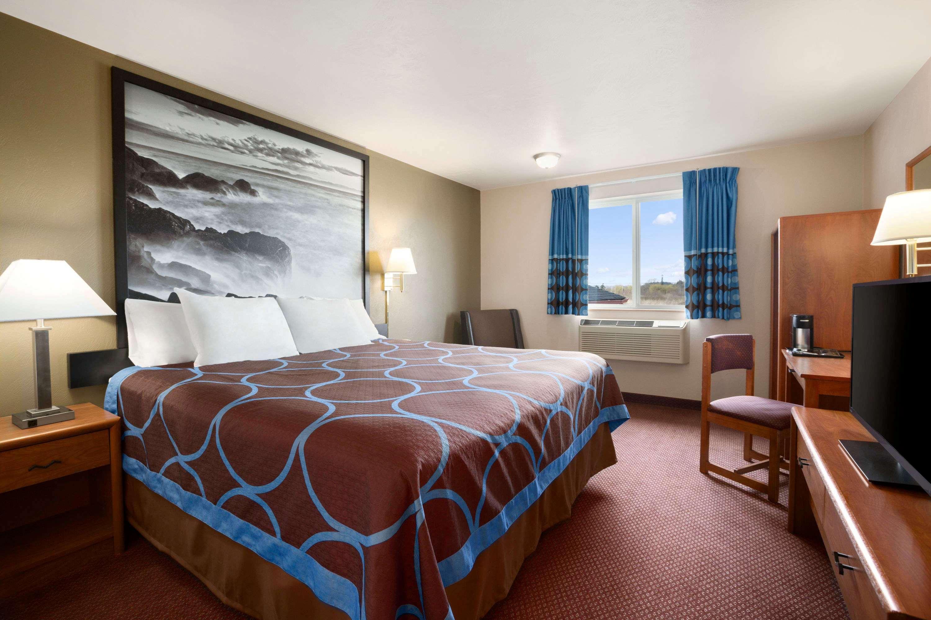ซูเปอร์ 8 บาย วินด์แฮม เบลิลงแฮม แอร์พอร์ต/เฟิร์นเดล Hotel ภายนอก รูปภาพ