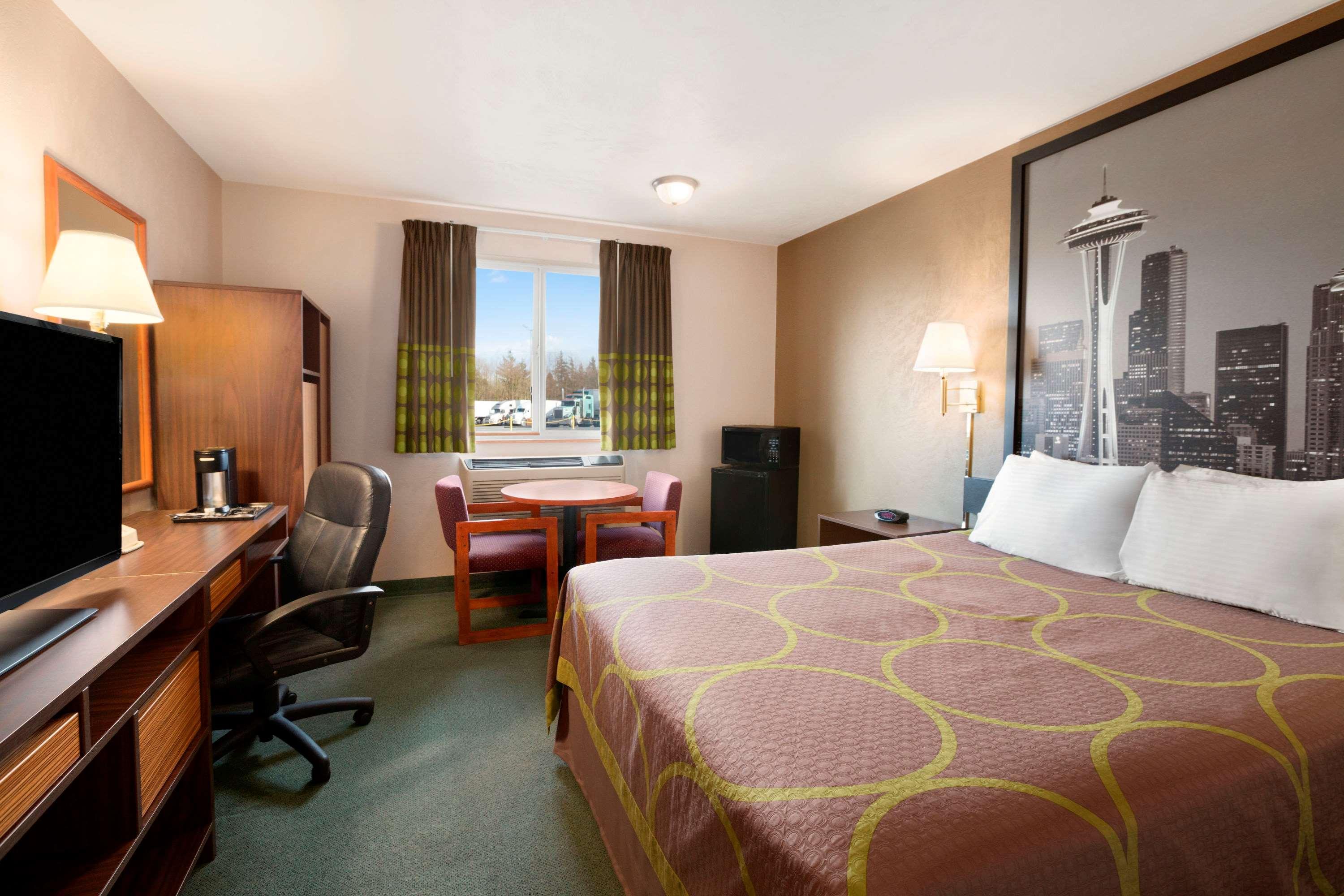 ซูเปอร์ 8 บาย วินด์แฮม เบลิลงแฮม แอร์พอร์ต/เฟิร์นเดล Hotel ภายนอก รูปภาพ